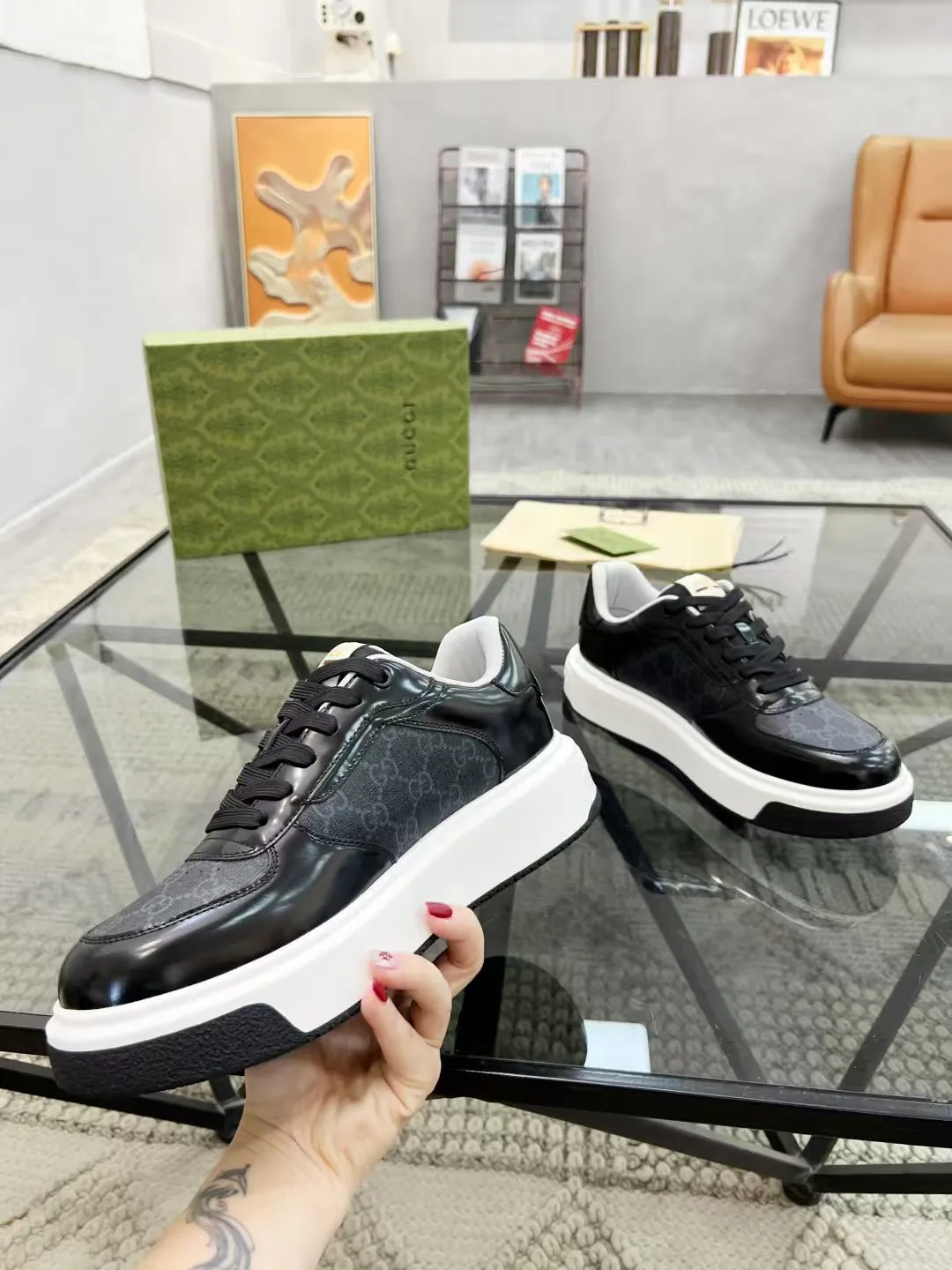 Factory price: 480💰New men's shoes GUCCI [Lightning] latest shoes shipped. Original quality, fashionable, made of special materials, sheepskin lining, brand new packaging. The foot feels super comfortable and the workmanship is impeccable. Size: 38-44, customized 45